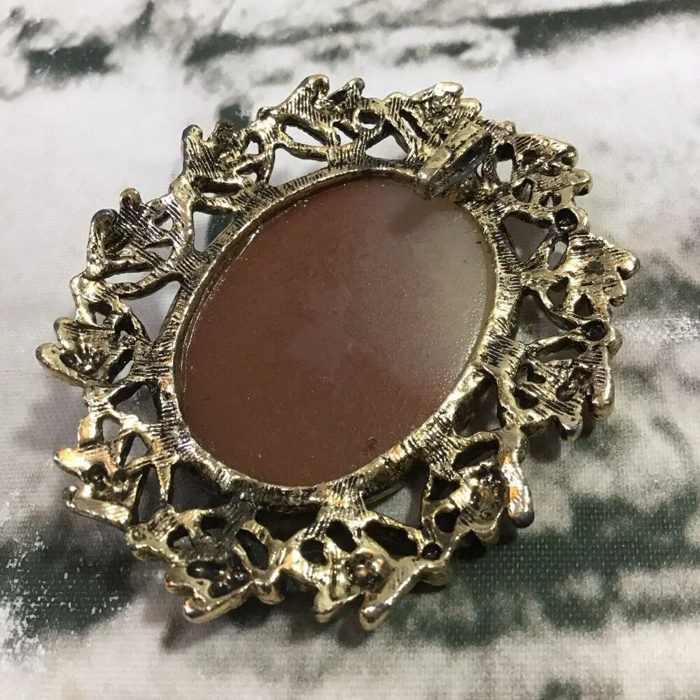 Vintage Cameo‎ Ornate Oval Pendant Woman Playing Harp Collectible Jewelry